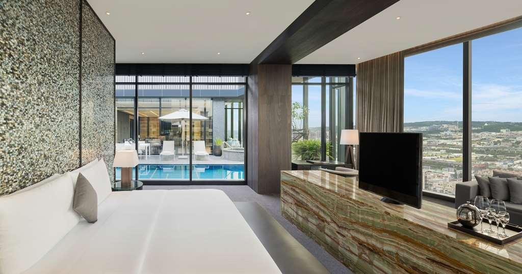 The Lin Hotel Taichung Habitación foto The Sky Pool