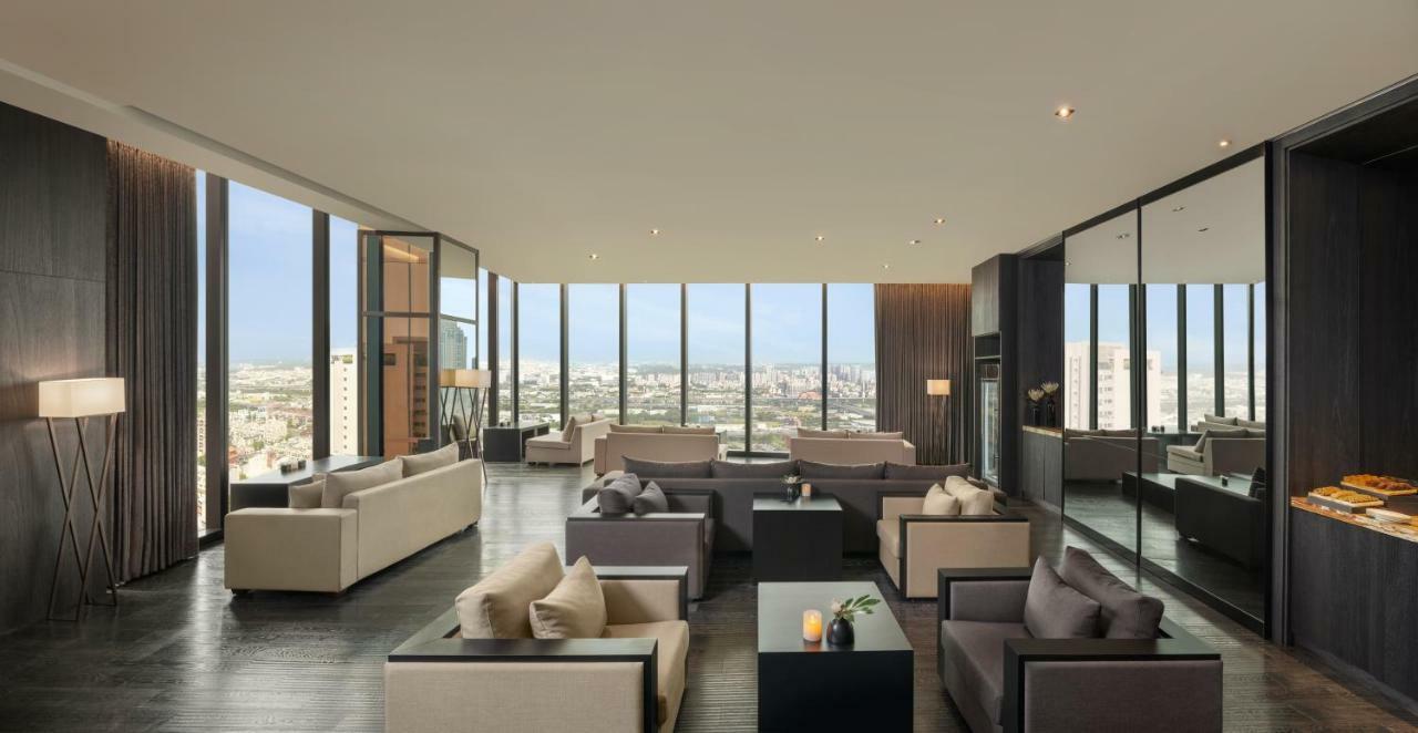 The Lin Hotel Taichung Exterior foto The Club Lounge at the Ritz-Carlton, Dubai
